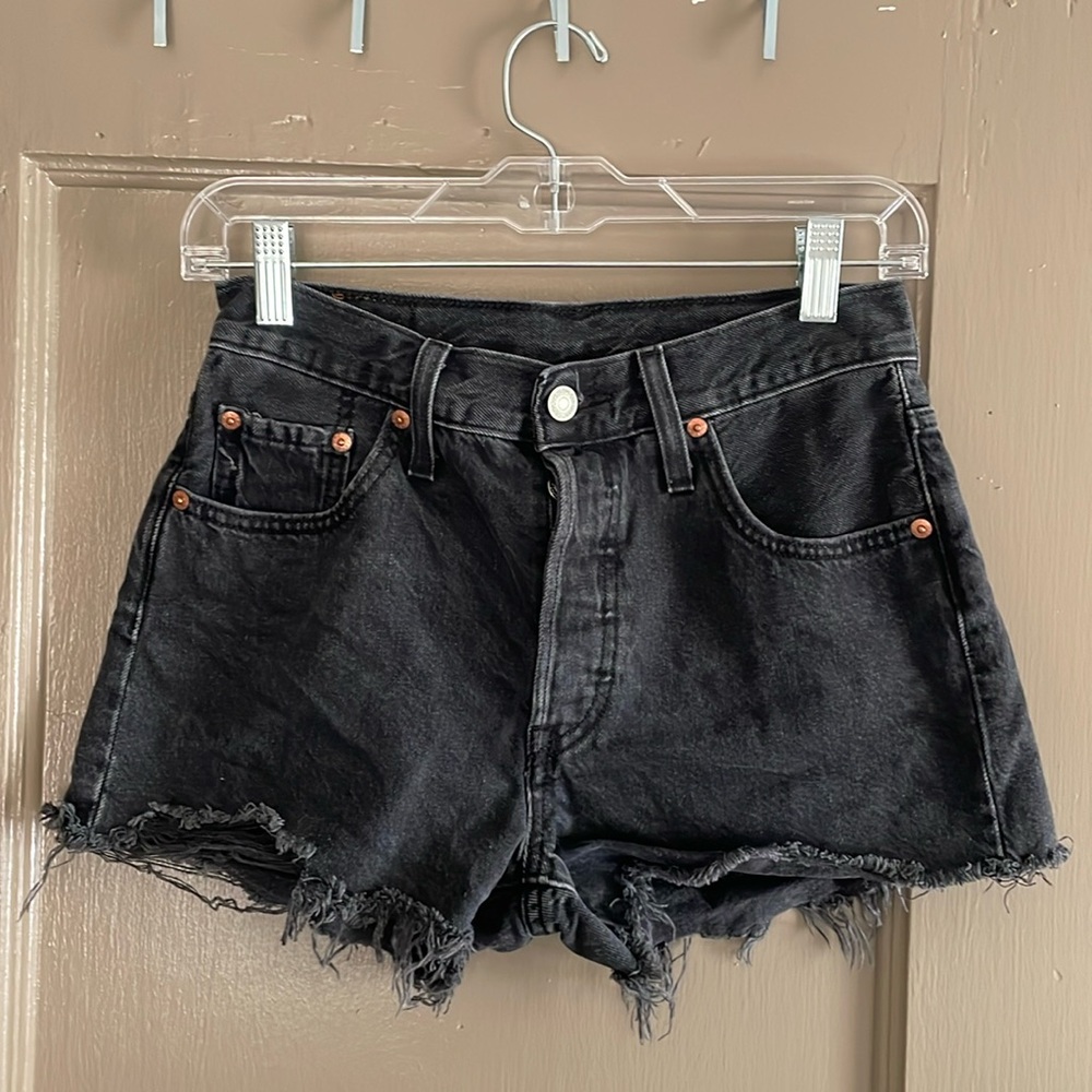 Black Levi’s cut off shorts, waist 25